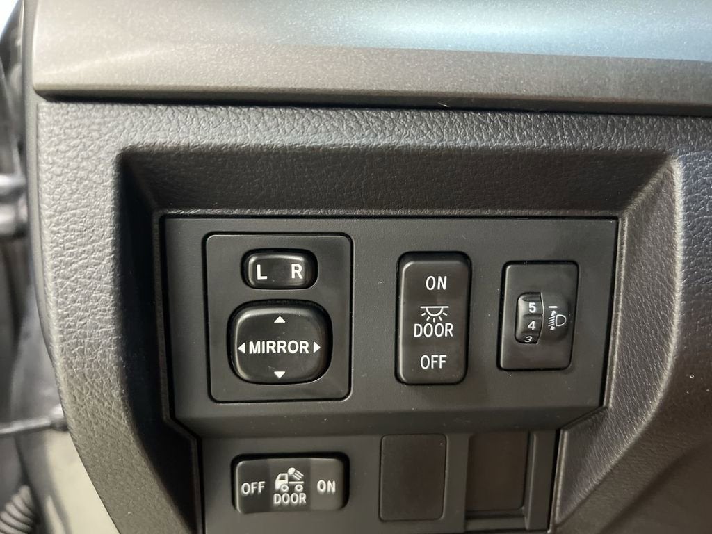 2014 Toyota Tundra 4WD Truck SR