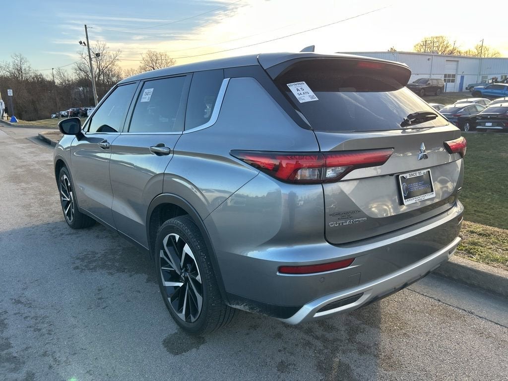 2023 Mitsubishi Outlander SE