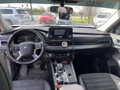 2023 Mitsubishi Outlander SE