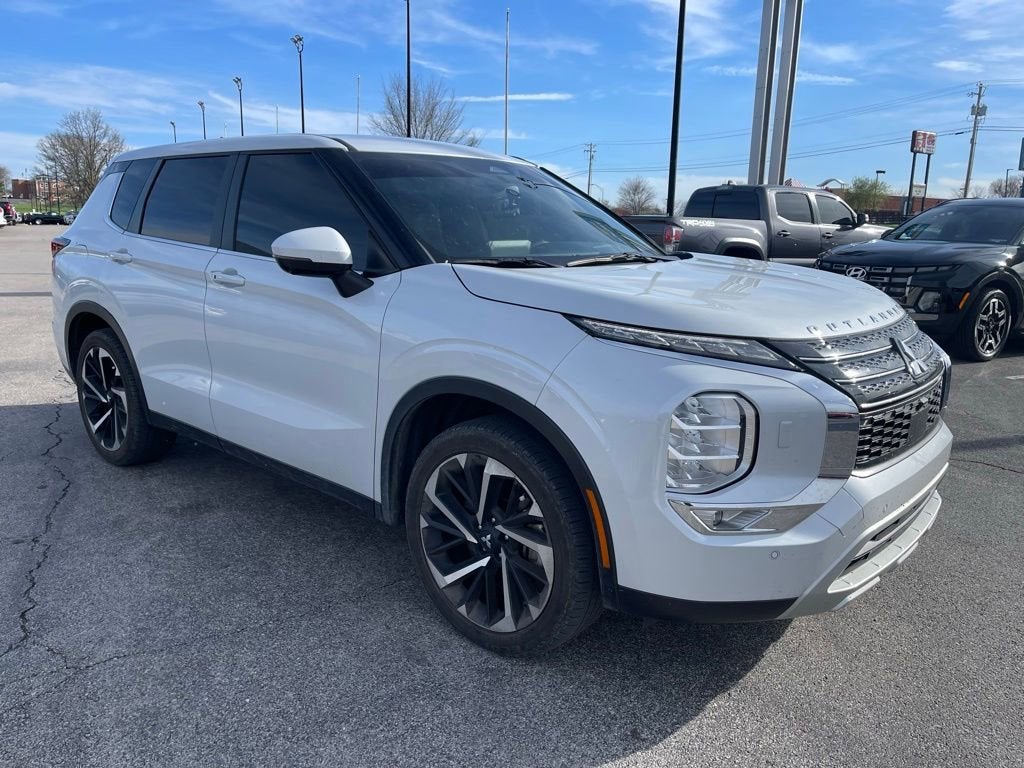 2023 Mitsubishi Outlander SE