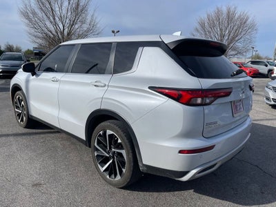 2023 Mitsubishi Outlander SE
