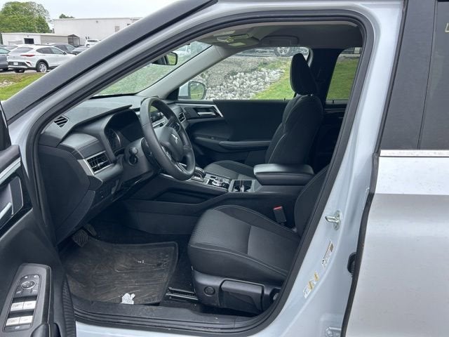 2024 Mitsubishi Outlander ES