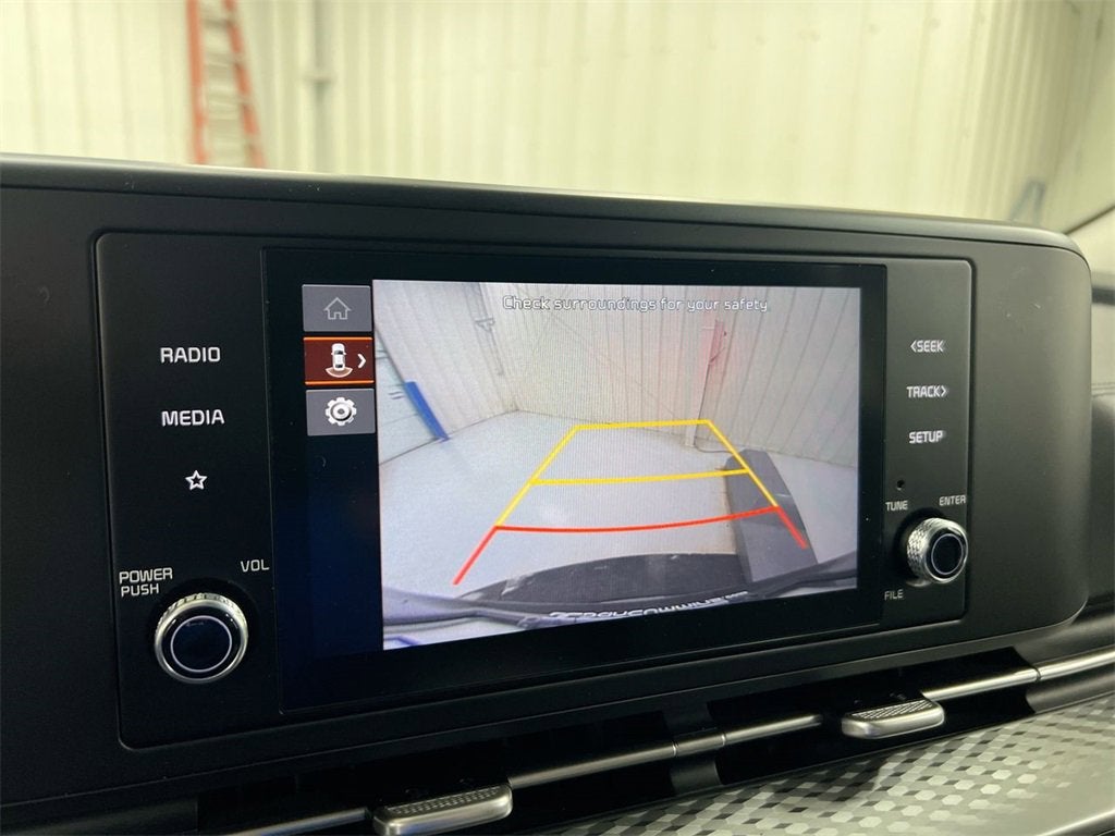 2024 Kia Carnival LX