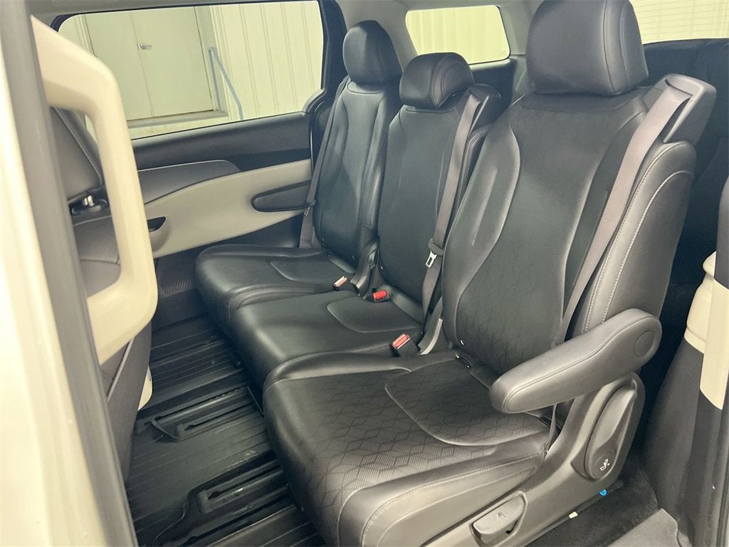 2023 Kia Carnival LX