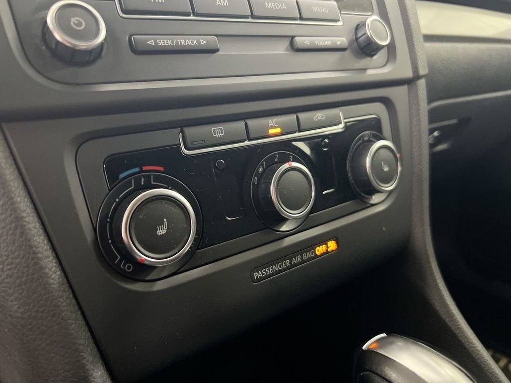 2011 Volkswagen Golf Base