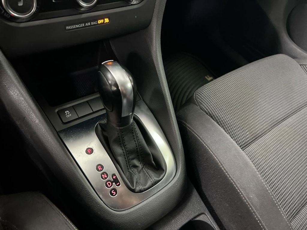 2011 Volkswagen Golf Base