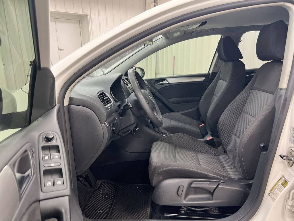 2011 Volkswagen Golf Base