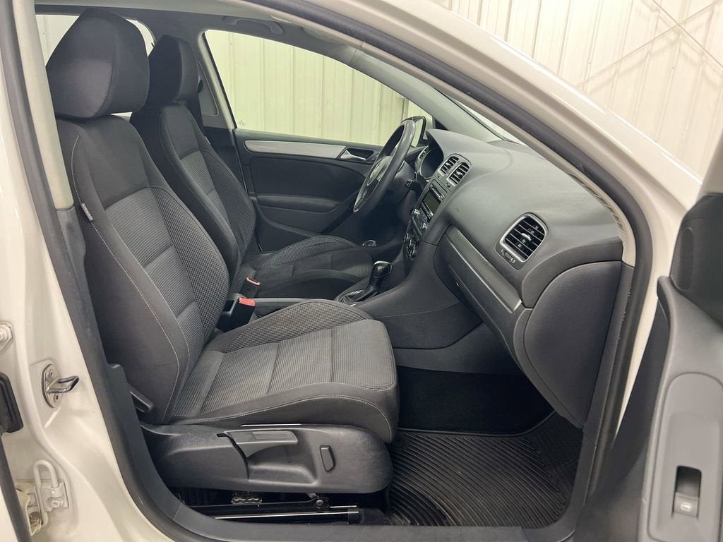 2011 Volkswagen Golf Base
