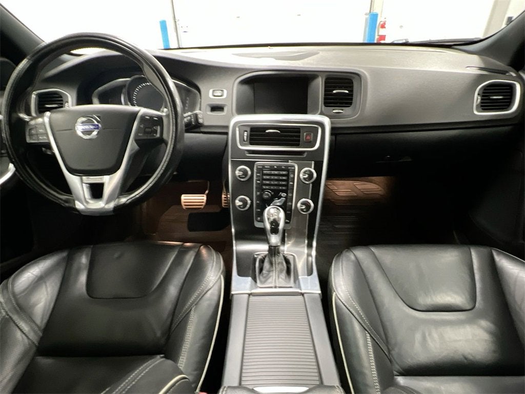 2017 Volvo V60 R-Design Platinum