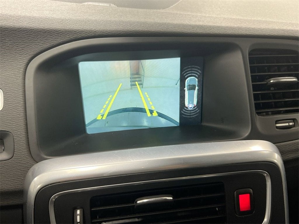 2017 Volvo V60 R-Design Platinum