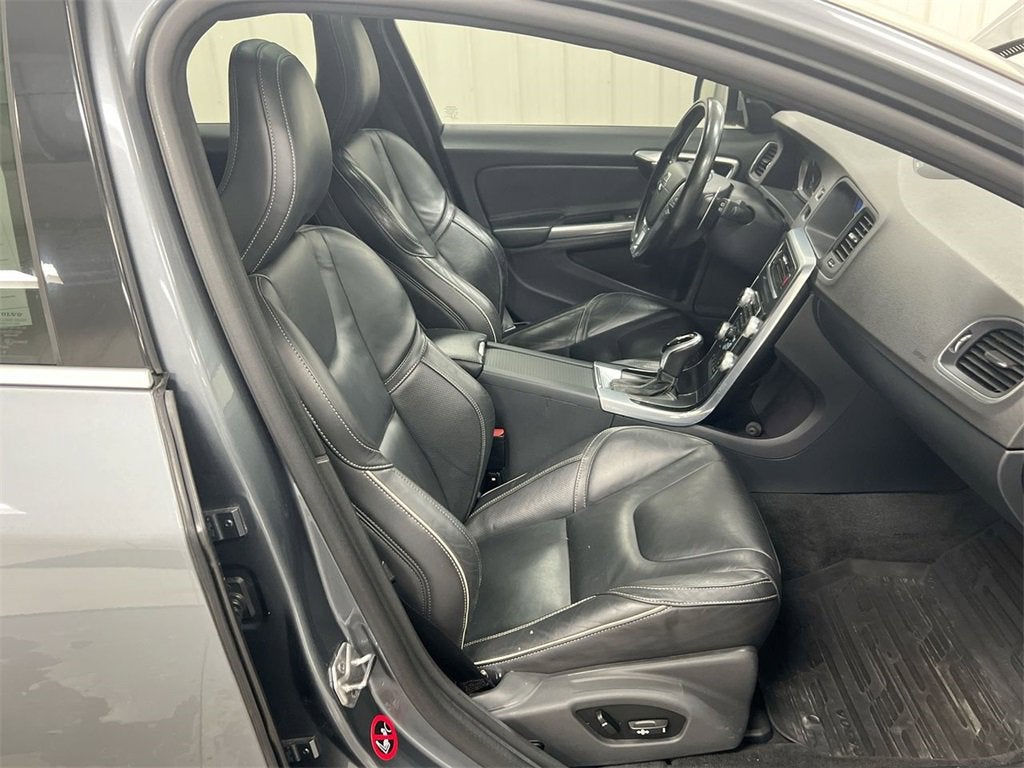 2017 Volvo V60 R-Design Platinum