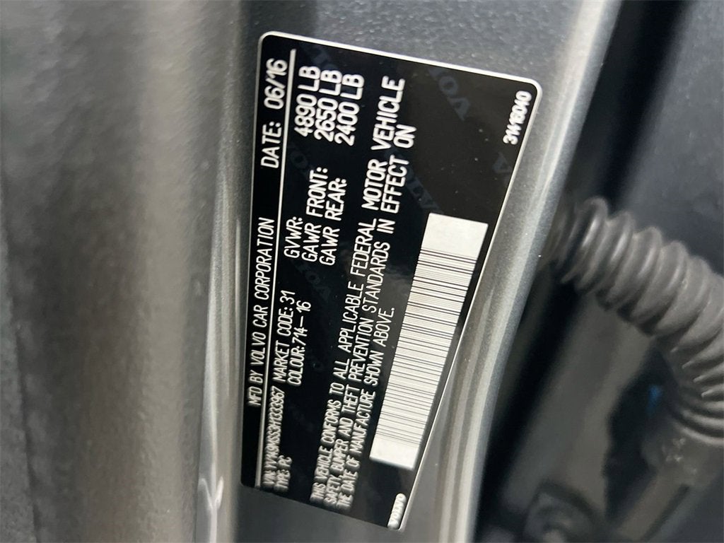 2017 Volvo V60 R-Design Platinum