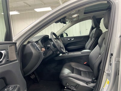 2024 Volvo XC60 Plus Dark Theme