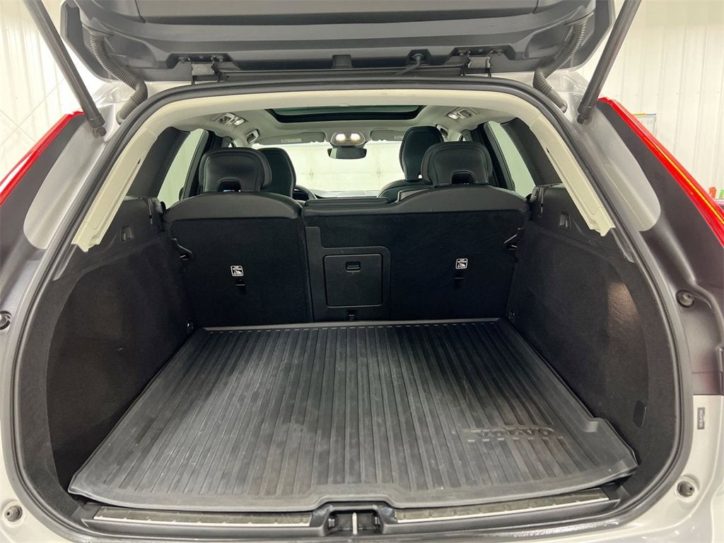 2024 Volvo XC60 Plus Dark Theme