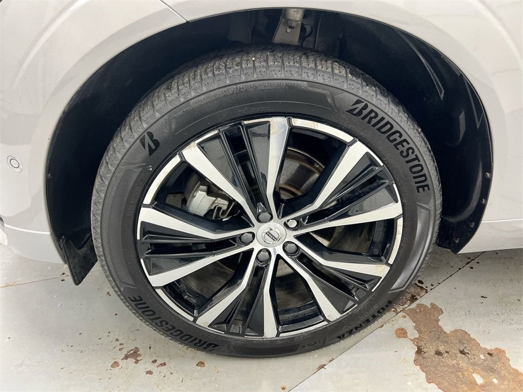 2024 Volvo XC60 Plus Dark Theme