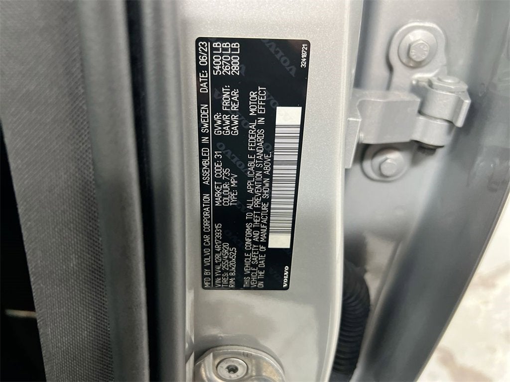 2024 Volvo XC60 Plus Dark Theme