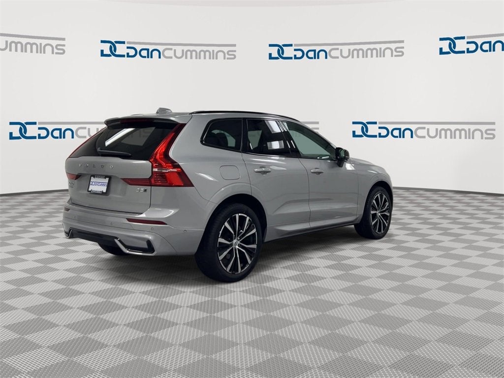 2024 Volvo XC60 Plus Dark Theme