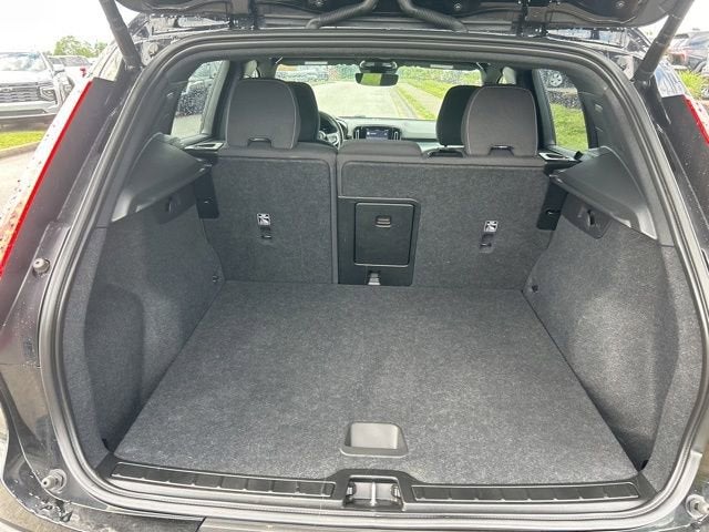 2023 Volvo XC40 Core