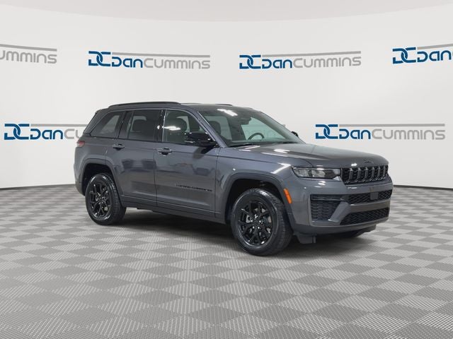 2026 Jeep Grand Cherokee Laredo Altitude