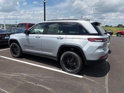 2026 Jeep Grand Cherokee Laredo Altitude