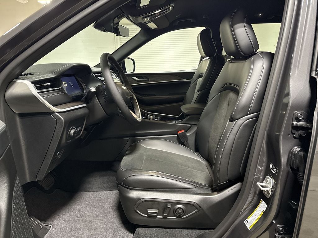 2026 Jeep Grand Cherokee Altitude