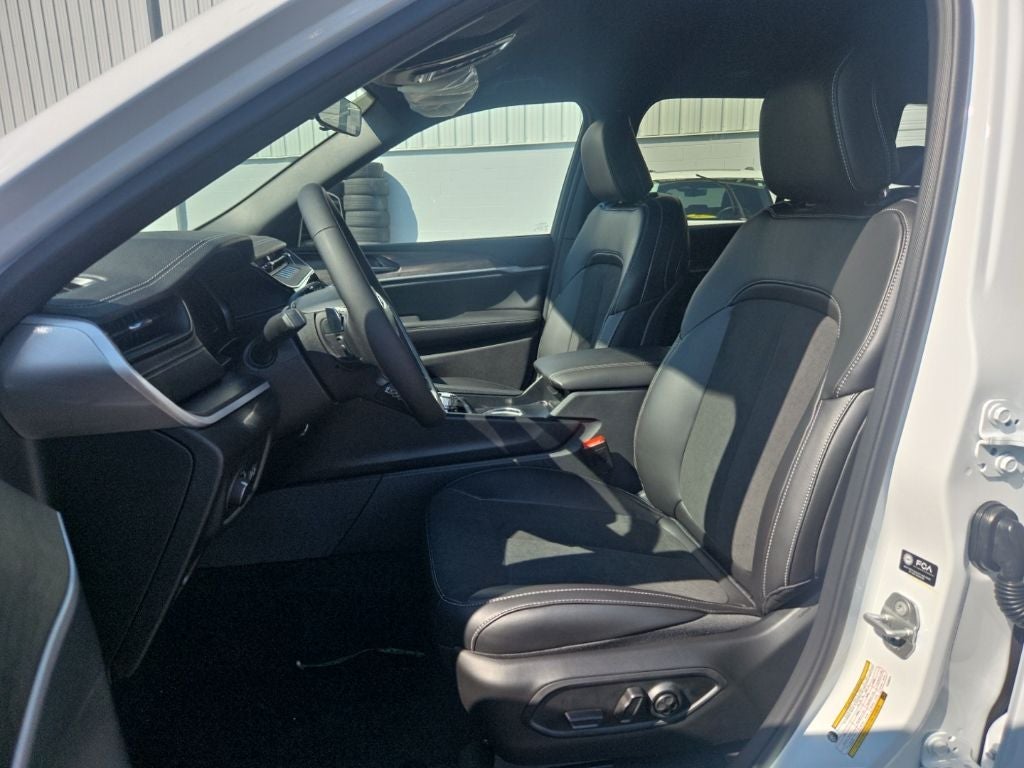 2026 Jeep Grand Cherokee Altitude