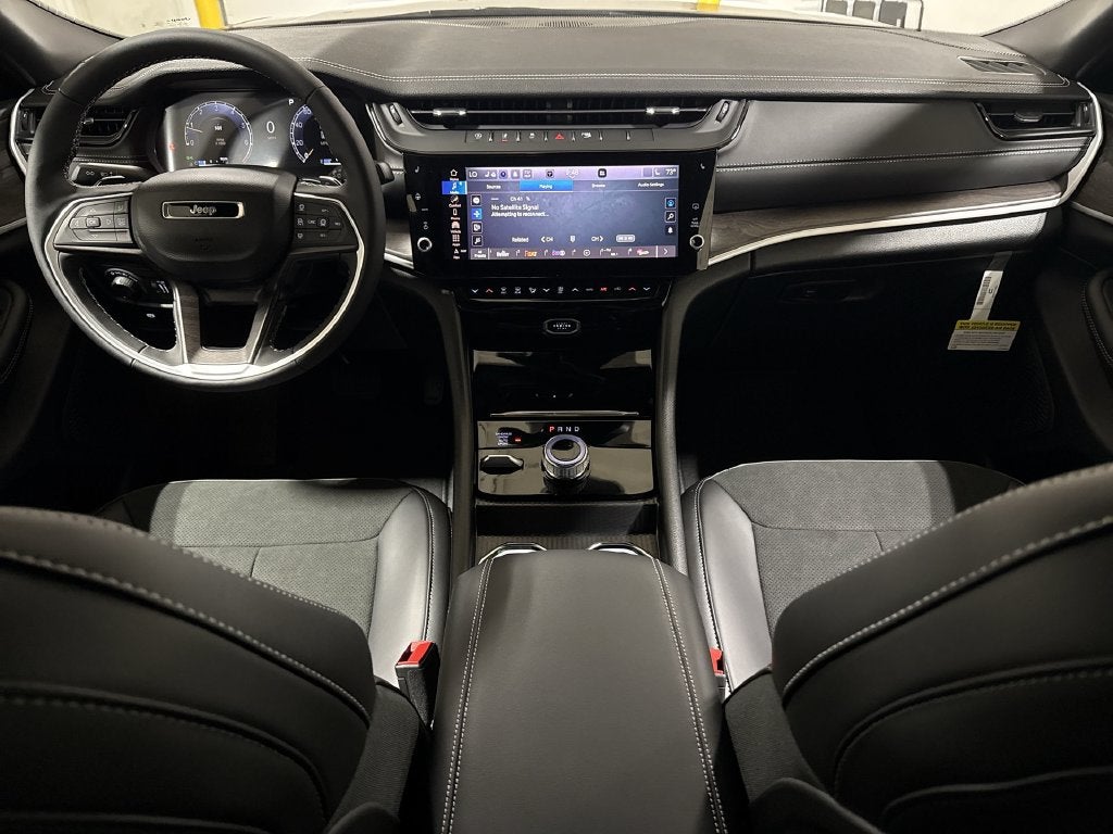 2027 Jeep Grand Cherokee L Laredo Altitude