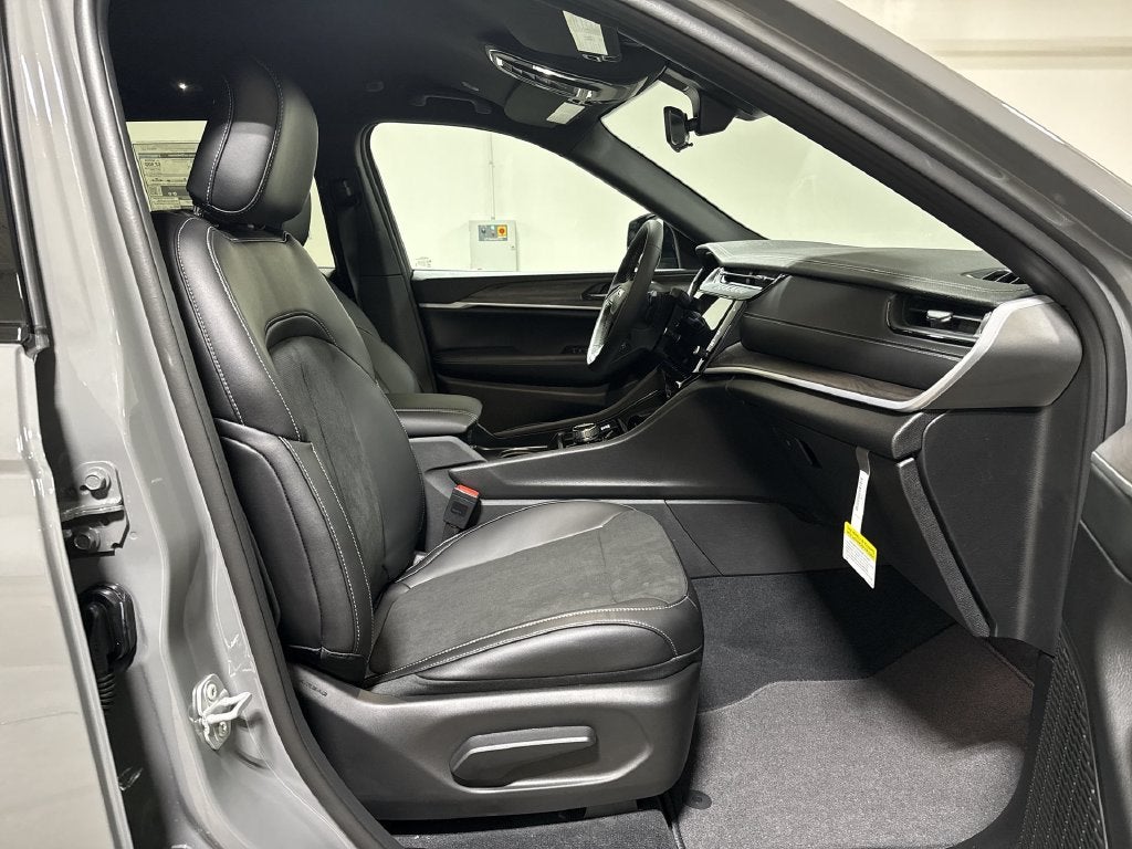 2027 Jeep Grand Cherokee L Laredo Altitude