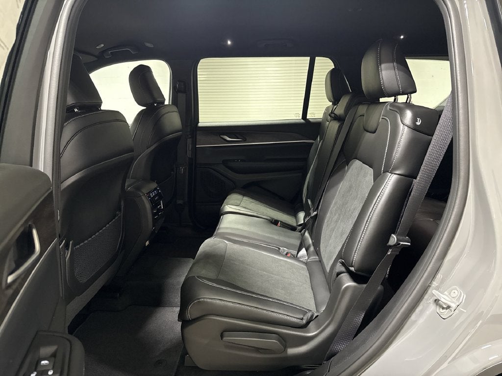 2027 Jeep Grand Cherokee L Laredo Altitude