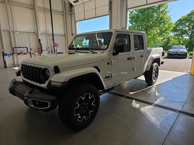 2026 Jeep Gladiator Sahara Auto's photo