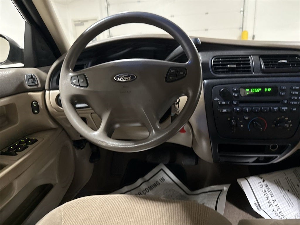 2002 Ford Taurus SE