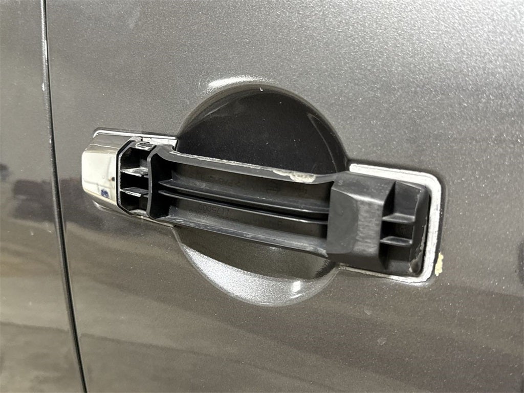 2005 Nissan Titan LE