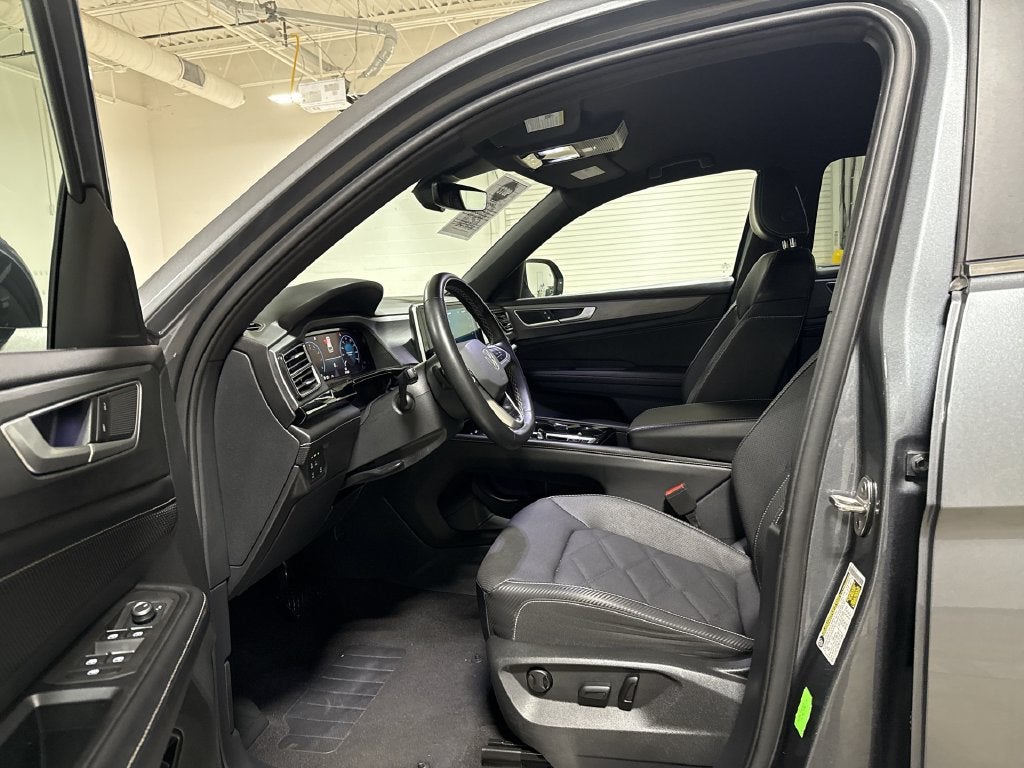 2024 Volkswagen Atlas Cross Sport 2.0T SE w/Technology