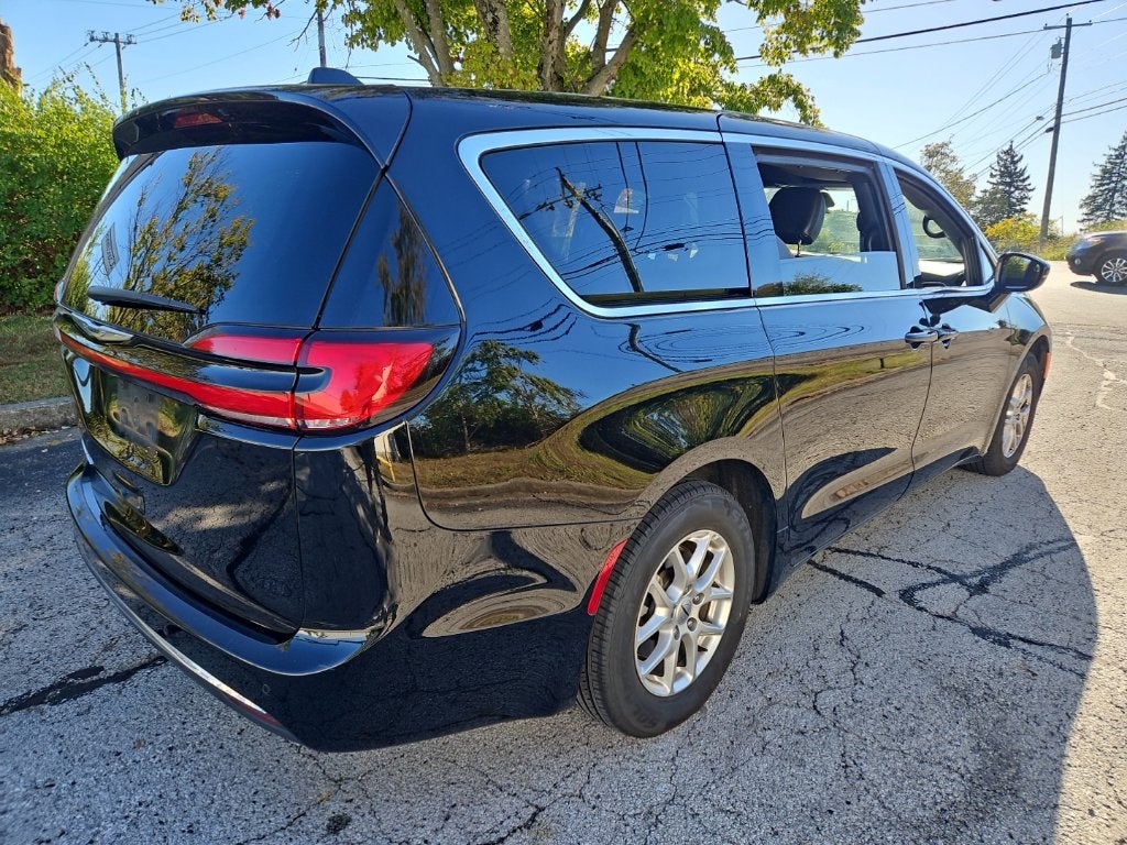 2025 Chrysler Pacifica Select