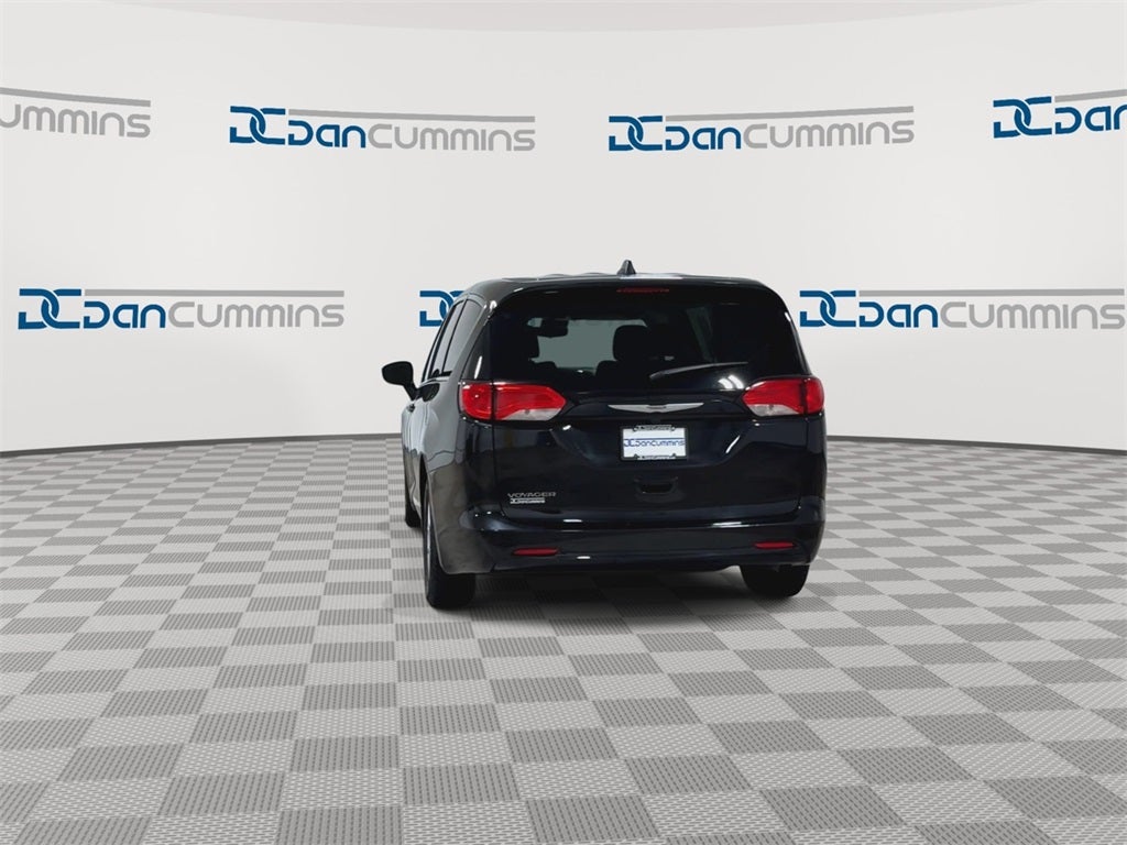 2023 Chrysler Voyager LX