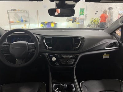 2027 Chrysler Pacifica Limited