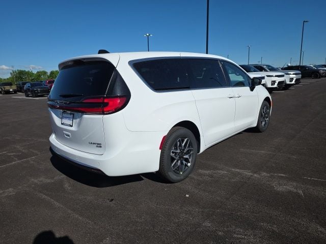 2027 Chrysler Pacifica Limited