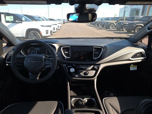 2027 Chrysler Pacifica Limited