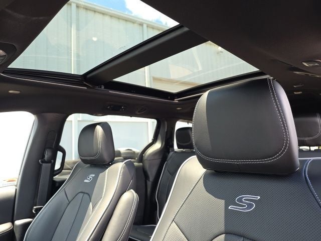2027 Chrysler Pacifica Limited
