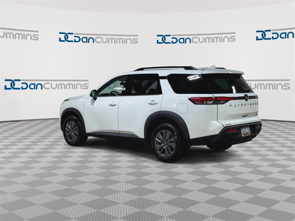 2024 Nissan Pathfinder SV