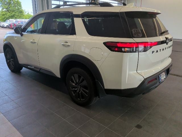 2022 Nissan Pathfinder SV