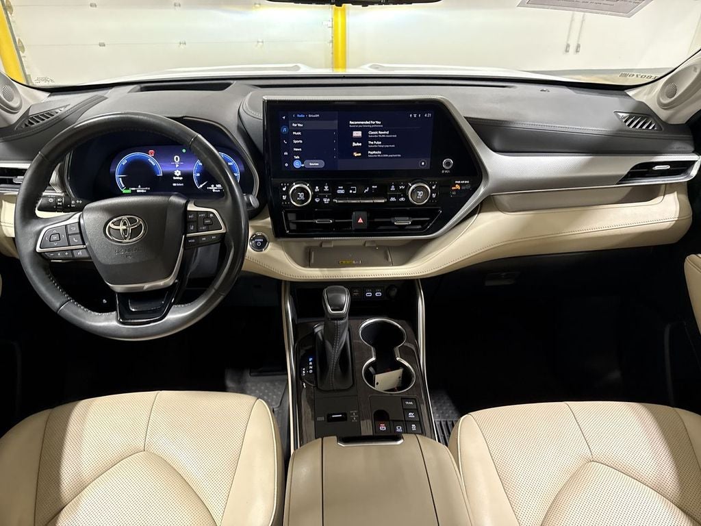 2023 Toyota Highlander Hybrid Platinum