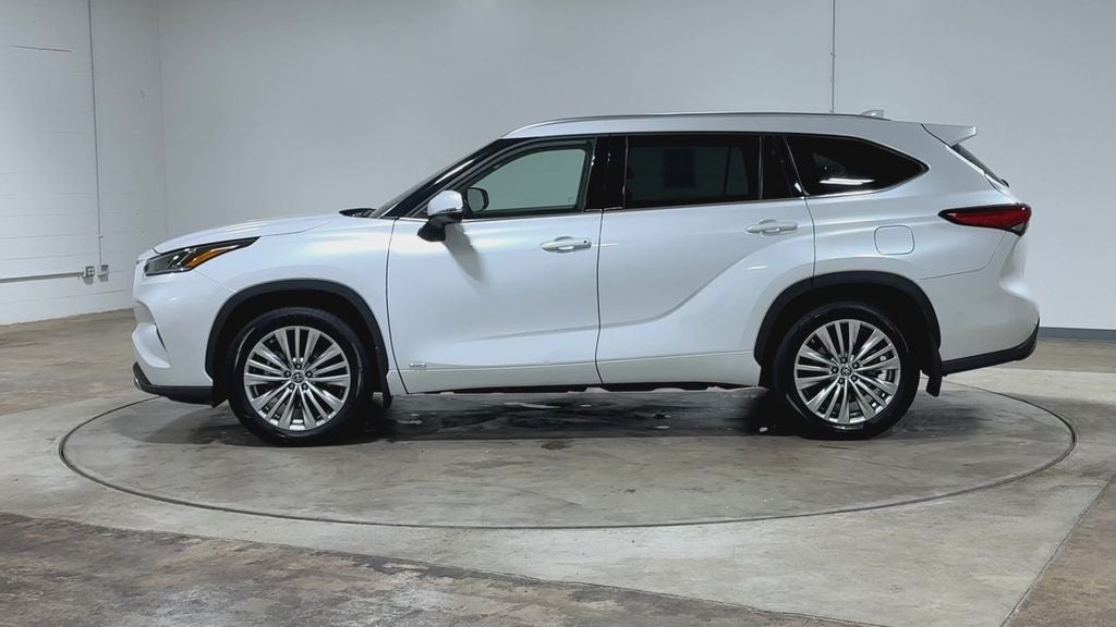 2023 Toyota Highlander Hybrid Platinum