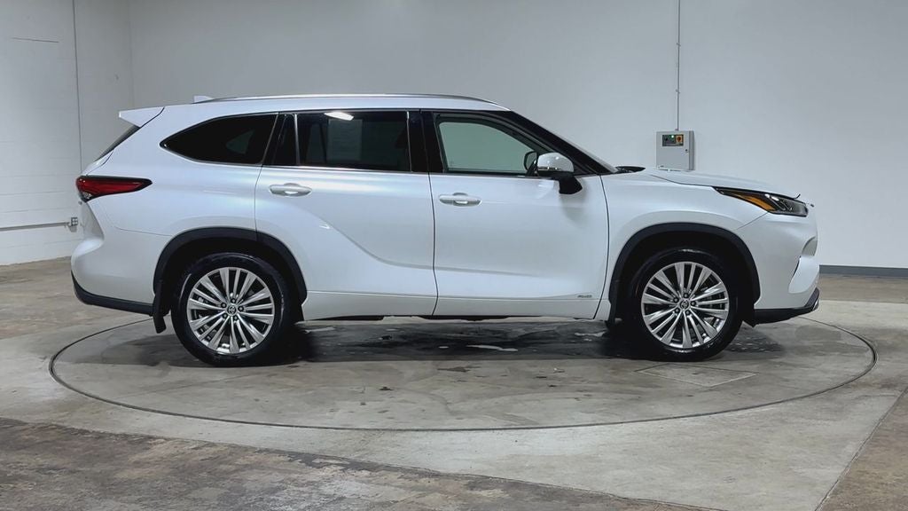 2023 Toyota Highlander Hybrid Platinum