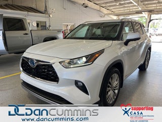 2023 Toyota Highlander Hybrid Platinum