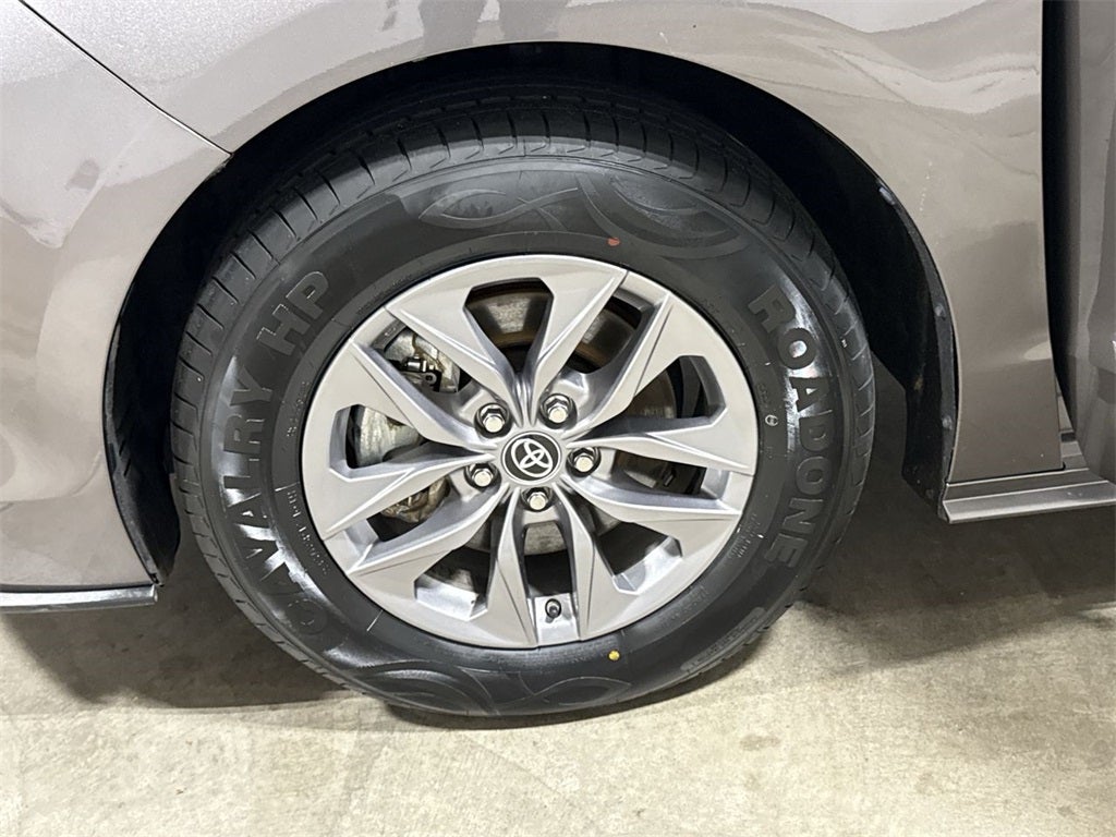 2024 Toyota Sienna XLE