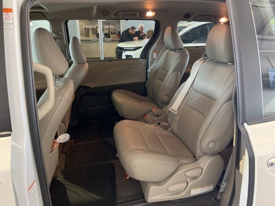 2018 Toyota Sienna XLE