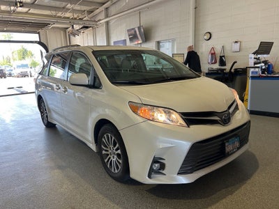 2018 Toyota Sienna XLE