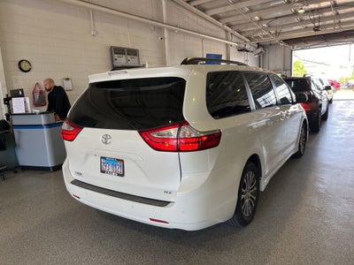2018 Toyota Sienna XLE