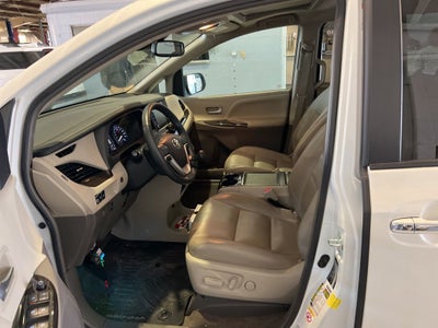 2018 Toyota Sienna XLE